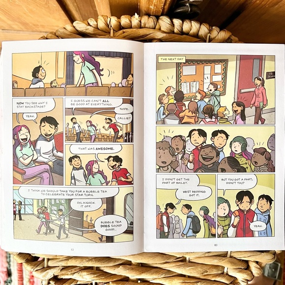 Tween Book Drama By Raina Telgemeier - Picture 3 of 5